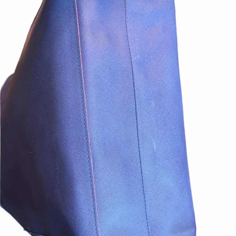Innue Genuine Italian leather cornflower blue Stylish top zip Handbag.